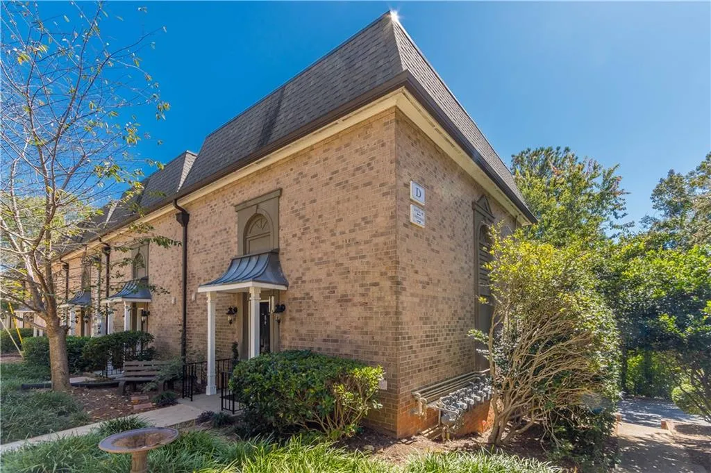 6980 Roswell Road Unit D8, Sandy Springs, Georgia 30328, 2 Bedrooms Bedrooms, ,1 BathroomBathrooms,Residential,Sold,6980 Roswell Road Unit D8,6793962