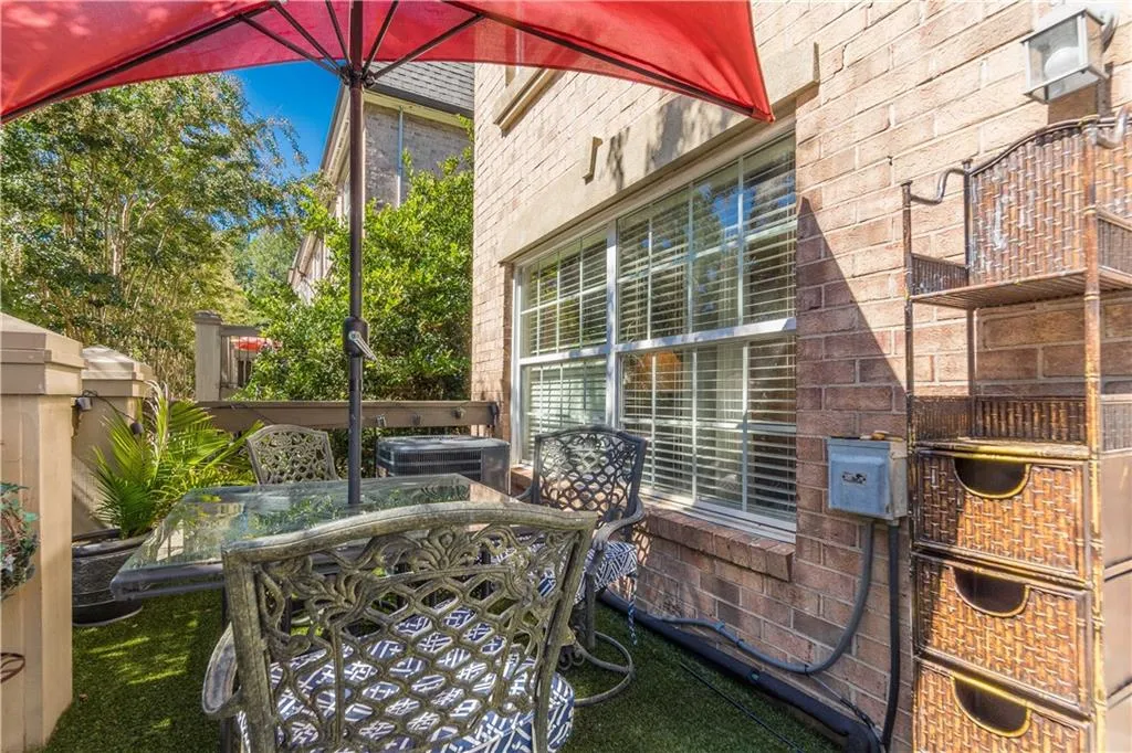 6980 Roswell Road Unit D8, Sandy Springs, Georgia 30328, 2 Bedrooms Bedrooms, ,1 BathroomBathrooms,Residential,Sold,6980 Roswell Road Unit D8,6793962