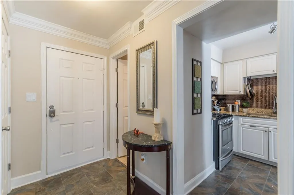 6980 Roswell Road Unit D8, Sandy Springs, Georgia 30328, 2 Bedrooms Bedrooms, ,1 BathroomBathrooms,Residential,Sold,6980 Roswell Road Unit D8,6793962