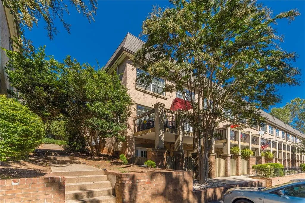 6980 Roswell Road Unit D8, Sandy Springs, Georgia 30328, 2 Bedrooms Bedrooms, ,1 BathroomBathrooms,Residential,Sold,6980 Roswell Road Unit D8,6793962