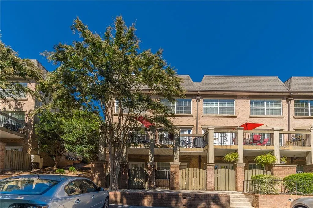 6980 Roswell Road Unit D8, Sandy Springs, Georgia 30328, 2 Bedrooms Bedrooms, ,1 BathroomBathrooms,Residential,Sold,6980 Roswell Road Unit D8,6793962