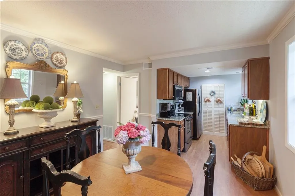 6900 Roswell Road Unit K1, Atlanta, Georgia 30328, 3 Bedrooms Bedrooms, ,2 BathroomsBathrooms,Residential,Sold,6900 Roswell Road Unit K1,6019556