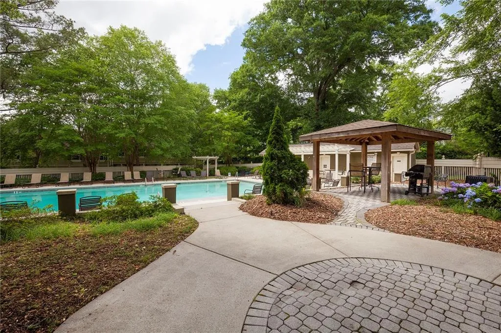 6900 Roswell Road Unit K1, Atlanta, Georgia 30328, 3 Bedrooms Bedrooms, ,2 BathroomsBathrooms,Residential,Sold,6900 Roswell Road Unit K1,6019556