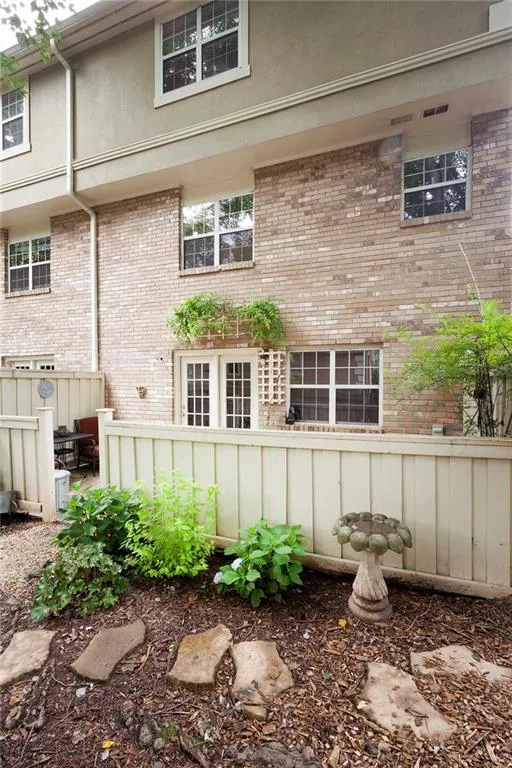 6900 Roswell Road Unit K1, Atlanta, Georgia 30328, 3 Bedrooms Bedrooms, ,2 BathroomsBathrooms,Residential,Sold,6900 Roswell Road Unit K1,6019556