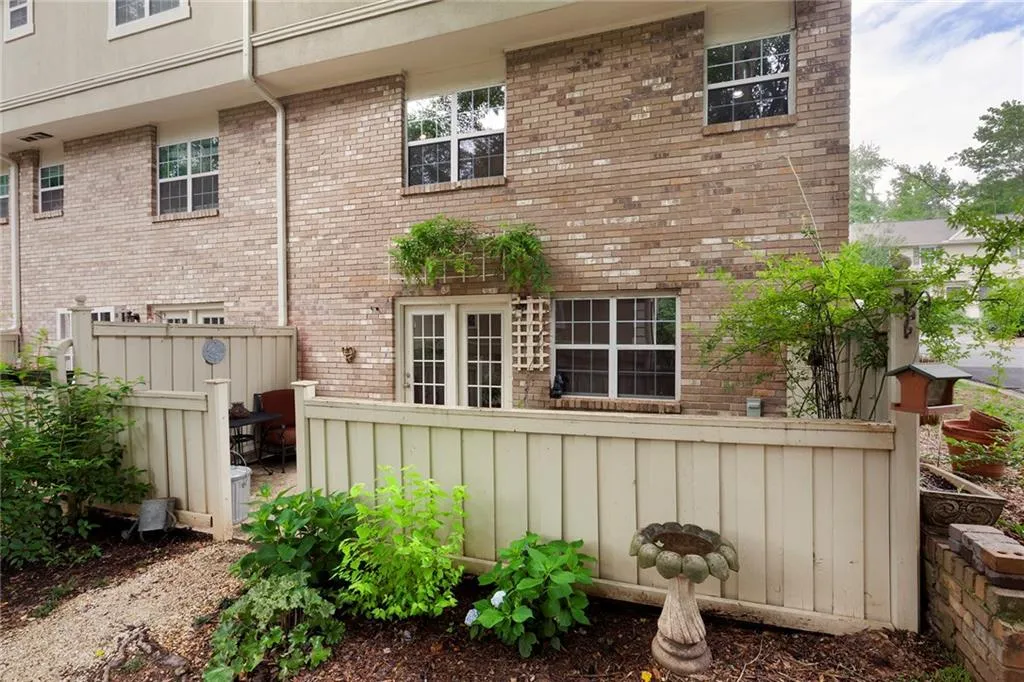 6900 Roswell Road Unit K1, Atlanta, Georgia 30328, 3 Bedrooms Bedrooms, ,2 BathroomsBathrooms,Residential,Sold,6900 Roswell Road Unit K1,6019556