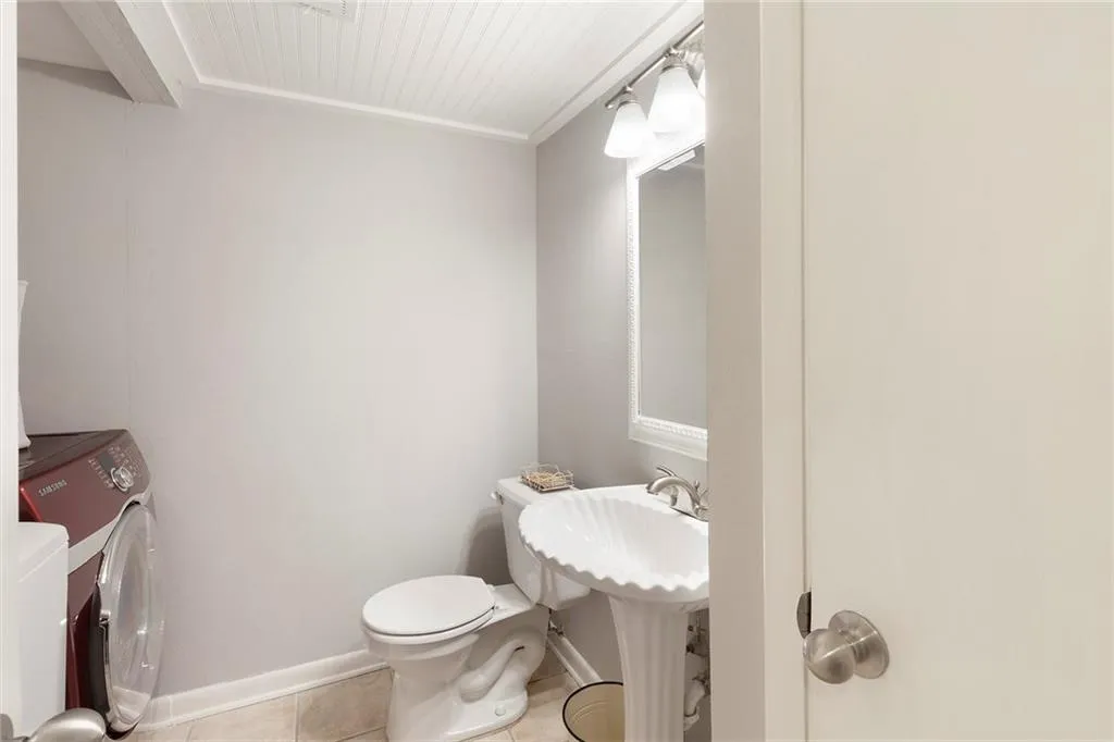 6900 Roswell Road Unit K1, Atlanta, Georgia 30328, 3 Bedrooms Bedrooms, ,2 BathroomsBathrooms,Residential,Sold,6900 Roswell Road Unit K1,6019556