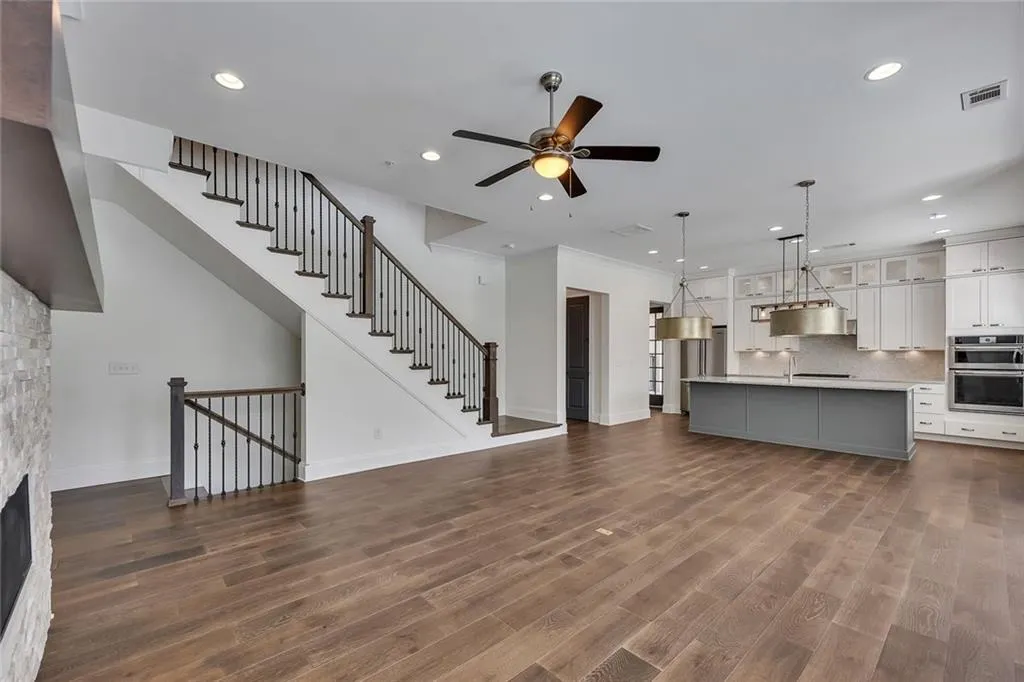 6739 Encore Boulevard, Atlanta, Georgia 30328, 3 Bedrooms Bedrooms, ,3 BathroomsBathrooms,Residential,Sold,6739 Encore Boulevard,7545284