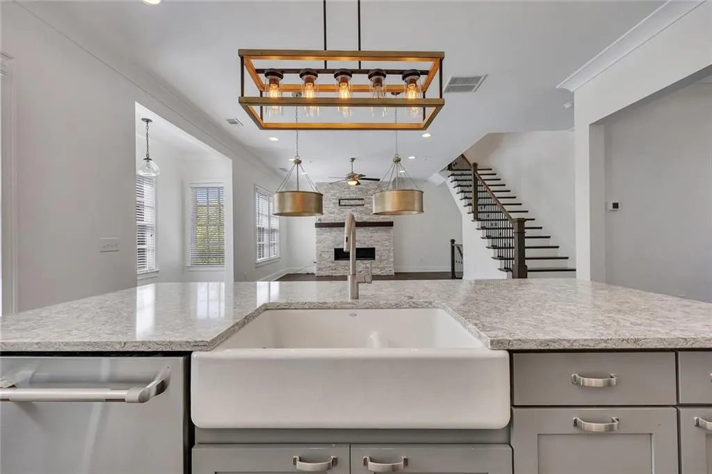 6739 Encore Boulevard, Atlanta, Georgia 30328, 3 Bedrooms Bedrooms, ,3 BathroomsBathrooms,Residential,Sold,6739 Encore Boulevard,7545284