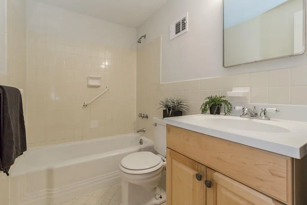 2965 Pharr Court S Unit 612, Atlanta, Georgia 30305, 2 Bedrooms Bedrooms, ,2 BathroomsBathrooms,Residential,Sold,2965 Pharr Court S Unit 612,6068335