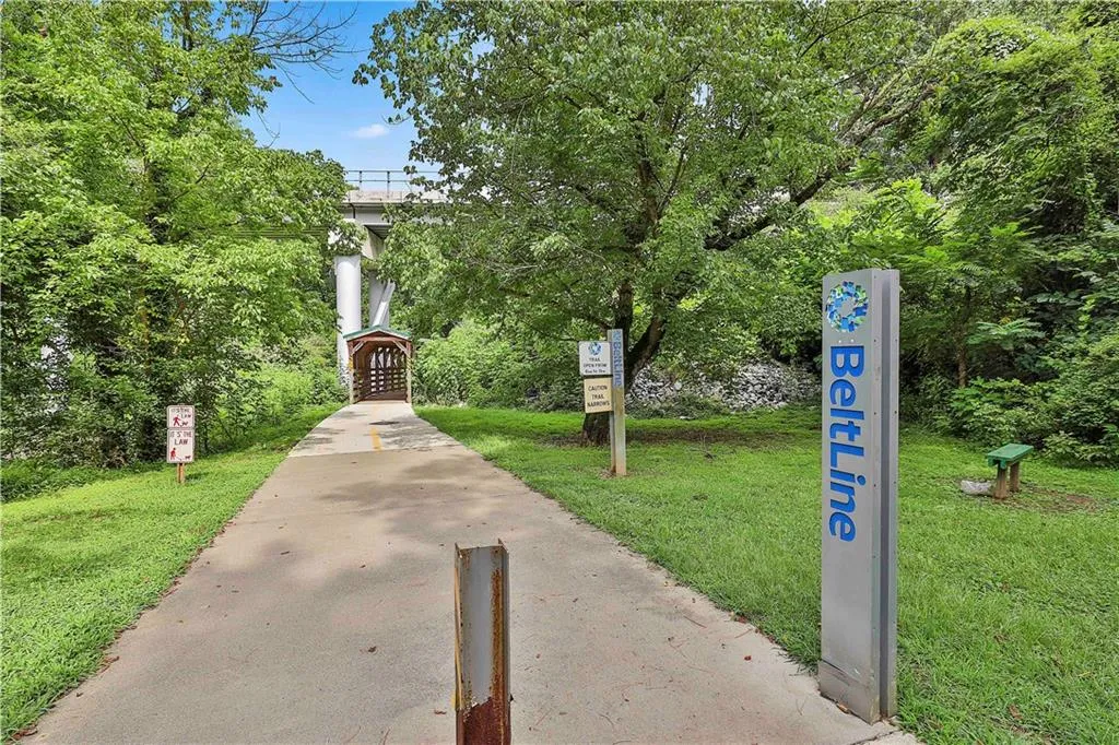 Surrounding community with a yard