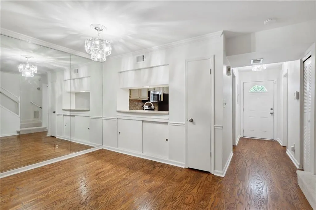 5650 Chemin De Vie Ne, Atlanta, Georgia 30342, 2 Bedrooms Bedrooms, ,2 BathroomsBathrooms,Residential,Sold,5650 Chemin De Vie Ne,7058469