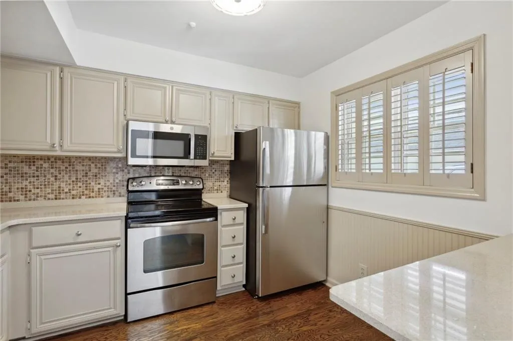 5650 Chemin De Vie Ne, Atlanta, Georgia 30342, 2 Bedrooms Bedrooms, ,2 BathroomsBathrooms,Residential,Sold,5650 Chemin De Vie Ne,7058469