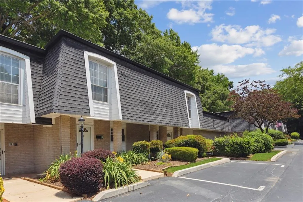 5650 Chemin De Vie Ne, Atlanta, Georgia 30342, 2 Bedrooms Bedrooms, ,2 BathroomsBathrooms,Residential,Sold,5650 Chemin De Vie Ne,7058469