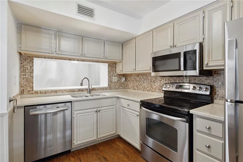 5650 Chemin De Vie Ne, Atlanta, Georgia 30342, 2 Bedrooms Bedrooms, ,2 BathroomsBathrooms,Residential,Sold,5650 Chemin De Vie Ne,7058469