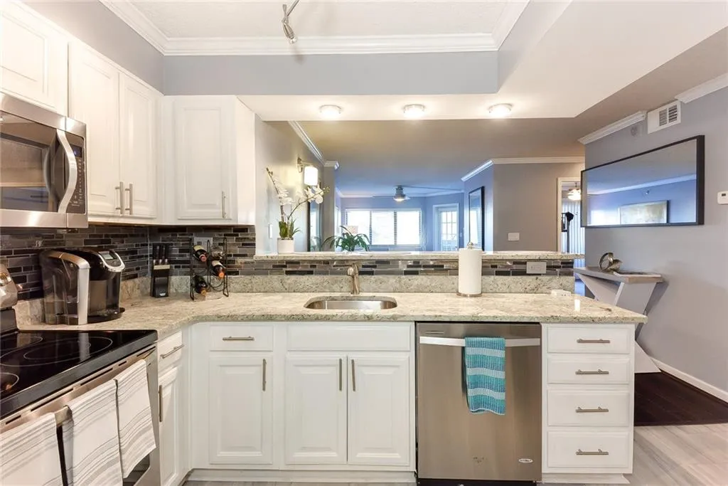 795 Hammond Drive Unit 201, Atlanta, Georgia 30328, 2 Bedrooms Bedrooms, ,1 BathroomBathrooms,Residential,Sold,795 Hammond Drive Unit 201,6116128