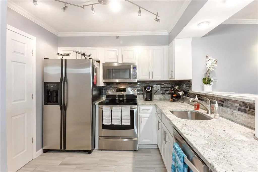795 Hammond Drive Unit 201, Atlanta, Georgia 30328, 2 Bedrooms Bedrooms, ,1 BathroomBathrooms,Residential,Sold,795 Hammond Drive Unit 201,6116128