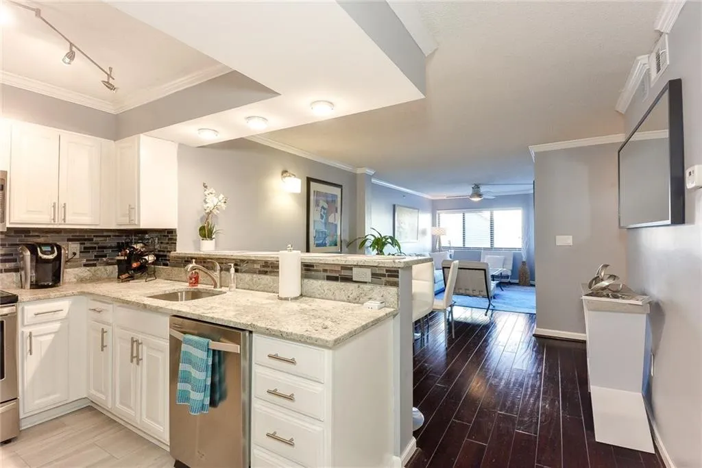 795 Hammond Drive Unit 201, Atlanta, Georgia 30328, 2 Bedrooms Bedrooms, ,1 BathroomBathrooms,Residential,Sold,795 Hammond Drive Unit 201,6116128