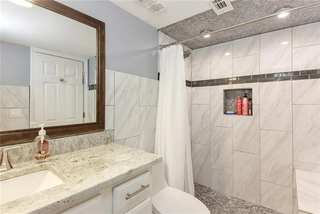 795 Hammond Drive Unit 201, Atlanta, Georgia 30328, 2 Bedrooms Bedrooms, ,1 BathroomBathrooms,Residential,Sold,795 Hammond Drive Unit 201,6116128