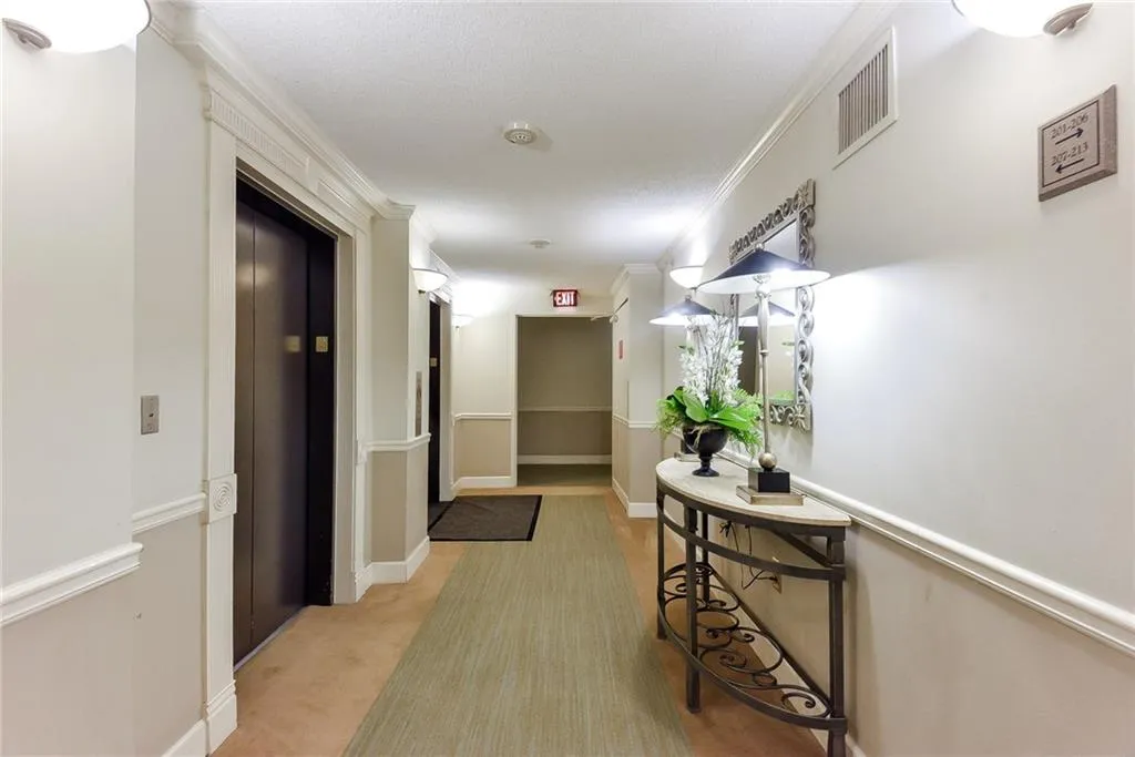 795 Hammond Drive Unit 201, Atlanta, Georgia 30328, 2 Bedrooms Bedrooms, ,1 BathroomBathrooms,Residential,Sold,795 Hammond Drive Unit 201,6116128