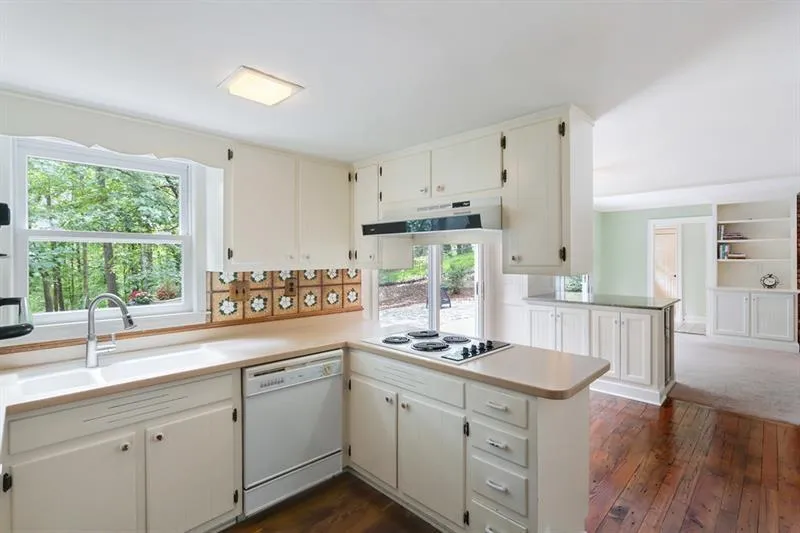 365 Thornwood Drive, Sandy Springs, Georgia 30328, 4 Bedrooms Bedrooms, ,2 BathroomsBathrooms,Residential,Sold,365 Thornwood Drive,6661834