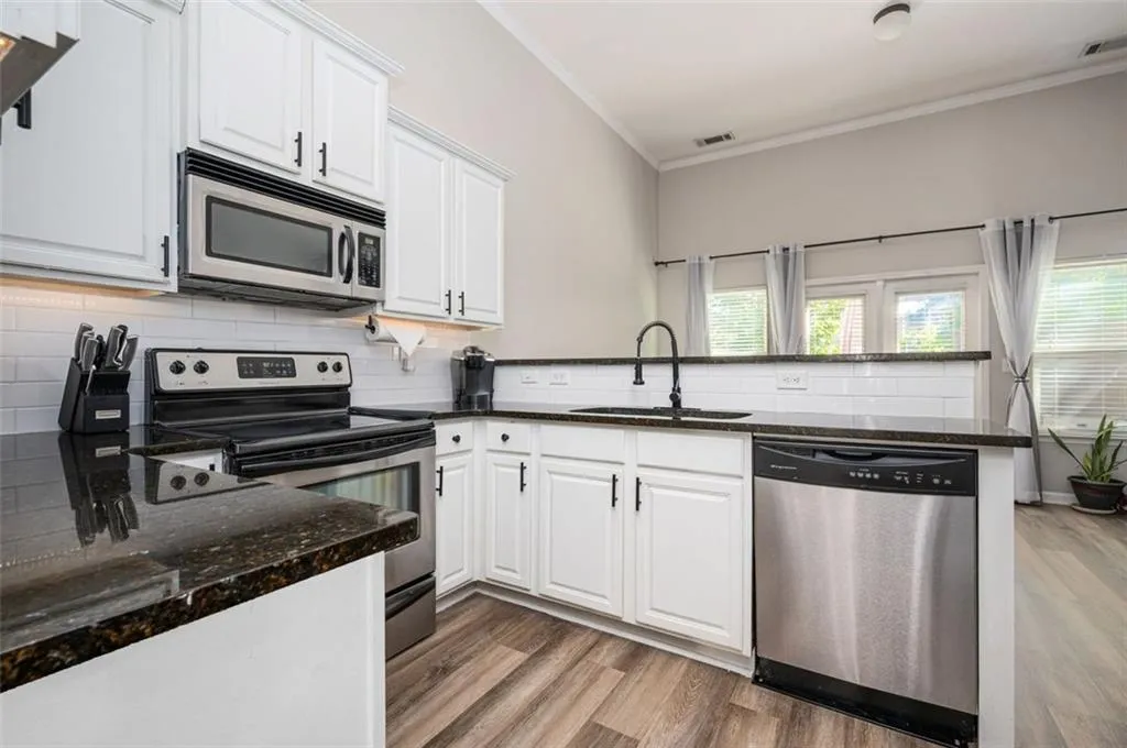 1761 Liberty Parkway Nw, Atlanta, Georgia 30318, 2 Bedrooms Bedrooms, ,2 BathroomsBathrooms,Residential,For Sale,1761 Liberty Parkway Nw,7668154