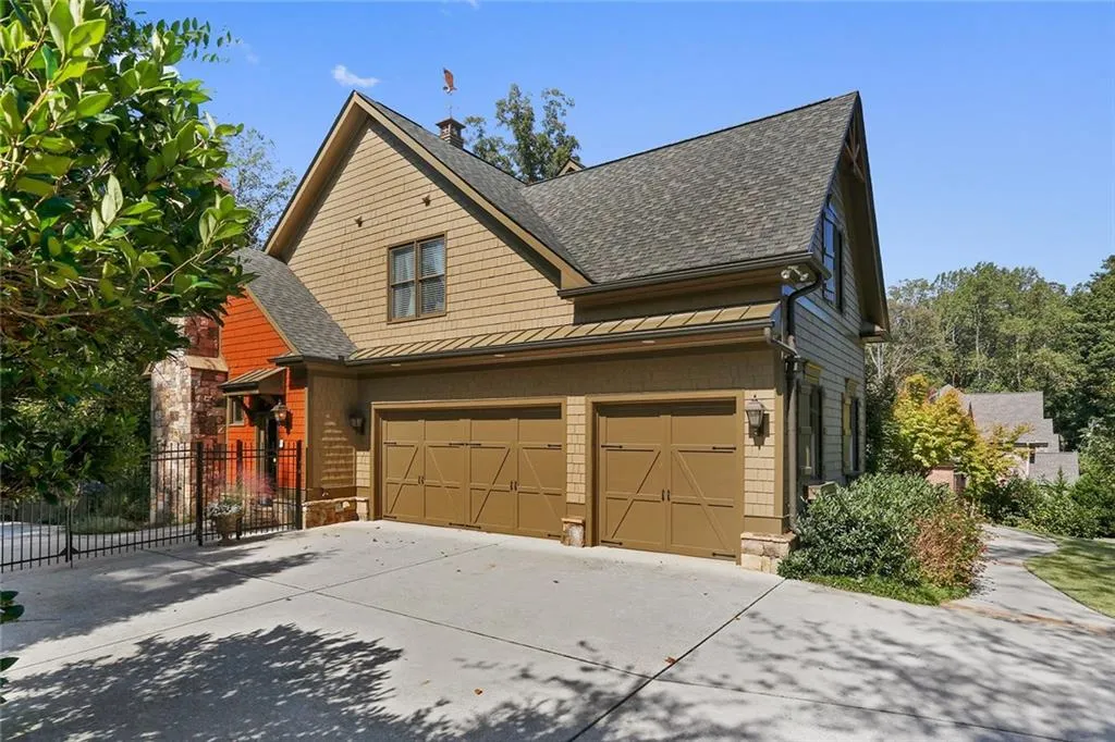 1216 Dunwoody Lane Ne, Brookhaven, Georgia 30319, 6 Bedrooms Bedrooms, ,5 BathroomsBathrooms,Residential,Sold,1216 Dunwoody Lane Ne,5648489