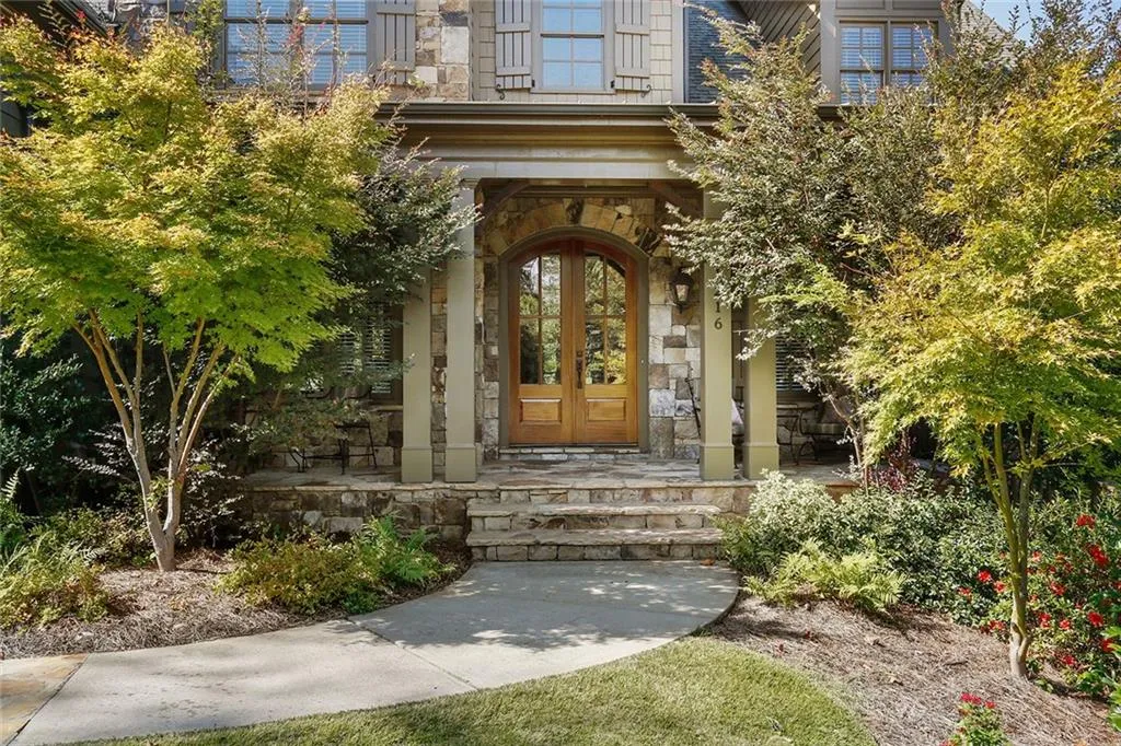 1216 Dunwoody Lane Ne, Brookhaven, Georgia 30319, 6 Bedrooms Bedrooms, ,5 BathroomsBathrooms,Residential,Sold,1216 Dunwoody Lane Ne,5648489