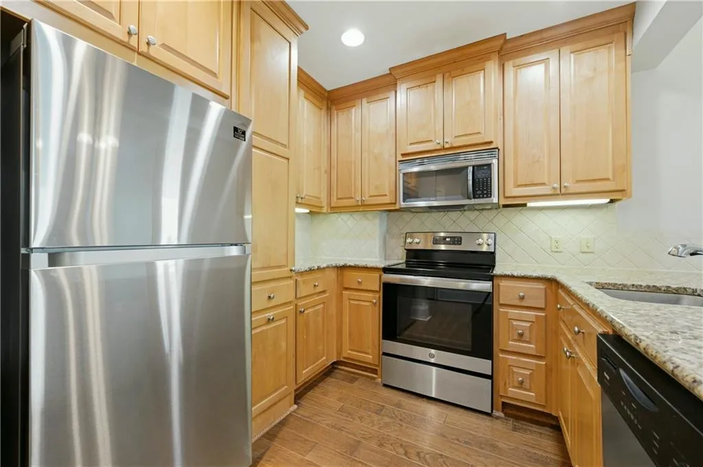 2277 Peachtree Road Ne Unit 307, Atlanta, Georgia 30309, 2 Bedrooms Bedrooms, 0 ,2 BathroomsBathrooms,Residential,For Sale,2277 Peachtree Road Ne Unit 307,7803402