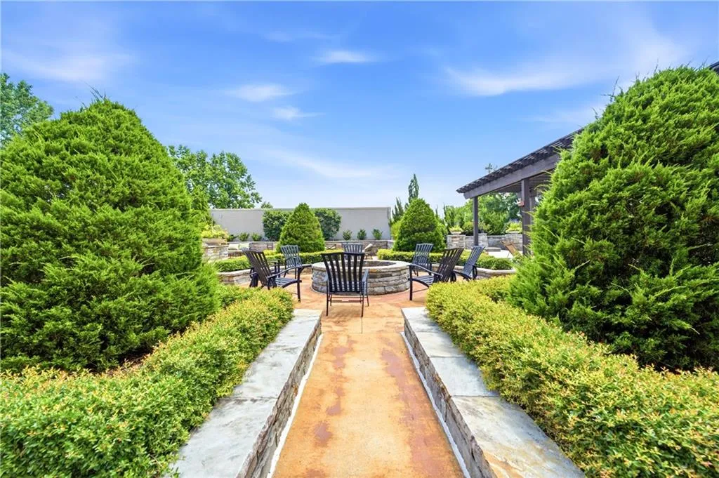 2277 Peachtree Road Ne Unit 307, Atlanta, Georgia 30309, 2 Bedrooms Bedrooms, 0 ,2 BathroomsBathrooms,Residential,For Sale,2277 Peachtree Road Ne Unit 307,7803402