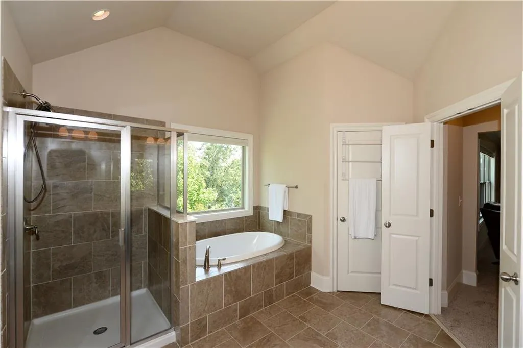 7645 Highland Bluff, Sandy Springs, Georgia 30328, 4 Bedrooms Bedrooms, ,2 BathroomsBathrooms,Residential,Sold,7645 Highland Bluff,5724167