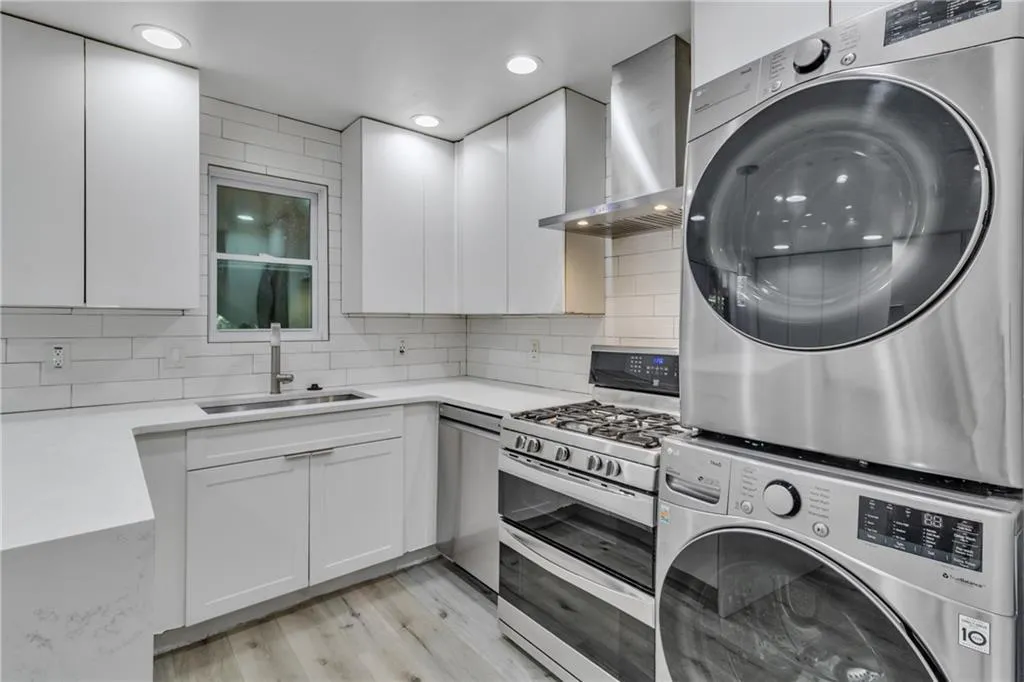 5641 Kingsport Drive Unit 8, Atlanta, Georgia 30342, 2 Bedrooms Bedrooms, ,1 BathroomBathrooms,Residential,For Sale,5641 Kingsport Drive Unit 8,7724412