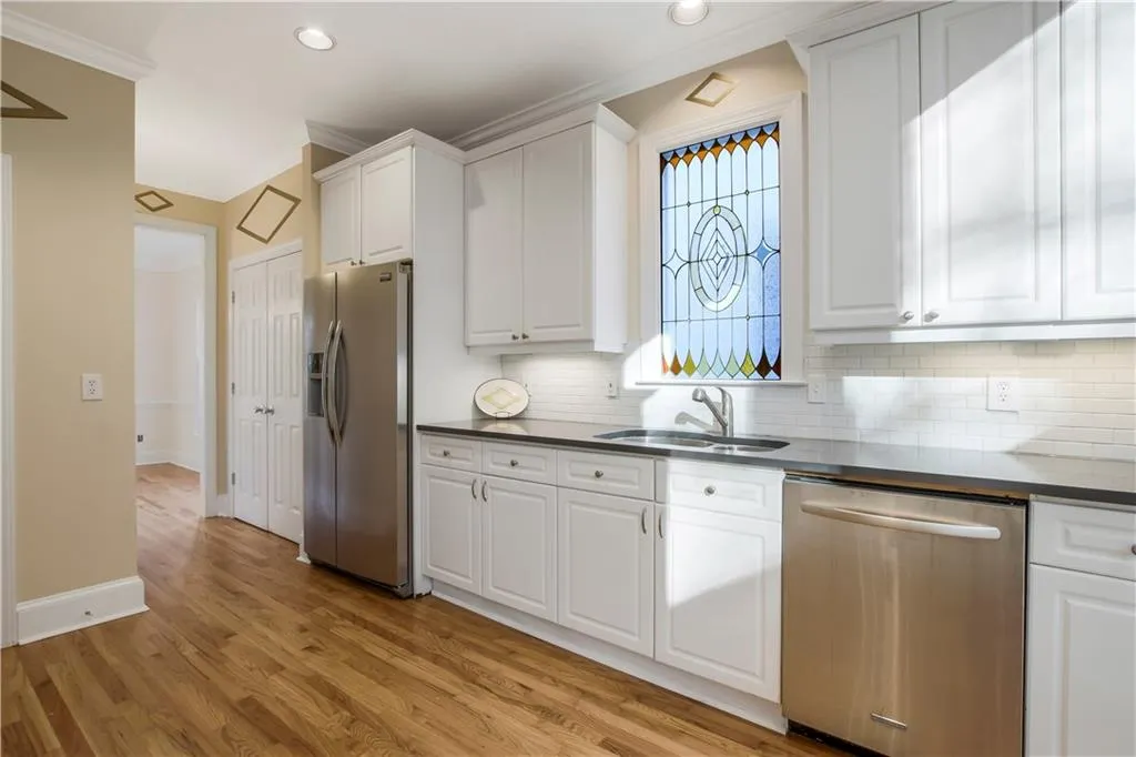 225 Ledgemont Court, Sandy Springs, Georgia 30342, 5 Bedrooms Bedrooms, ,4 BathroomsBathrooms,Residential,Sold,225 Ledgemont Court,6778220