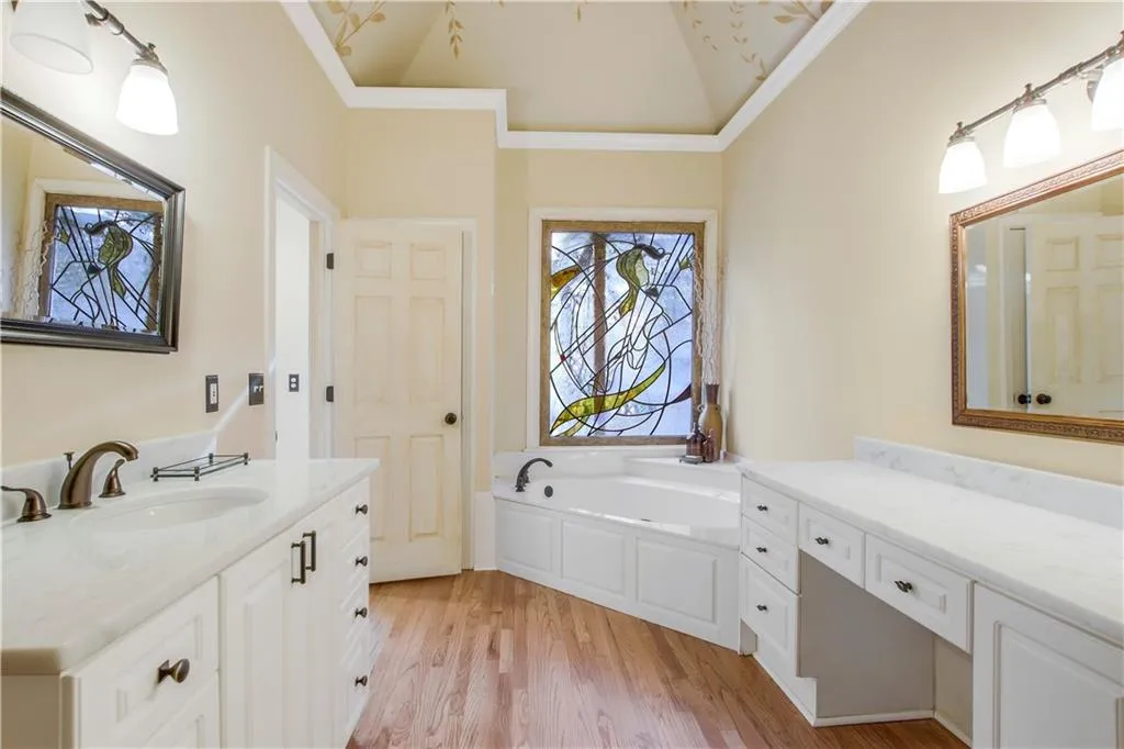 225 Ledgemont Court, Sandy Springs, Georgia 30342, 5 Bedrooms Bedrooms, ,4 BathroomsBathrooms,Residential,Sold,225 Ledgemont Court,6778220