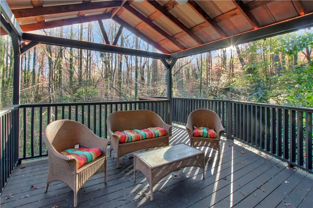 225 Ledgemont Court, Sandy Springs, Georgia 30342, 5 Bedrooms Bedrooms, ,4 BathroomsBathrooms,Residential,Sold,225 Ledgemont Court,6778220