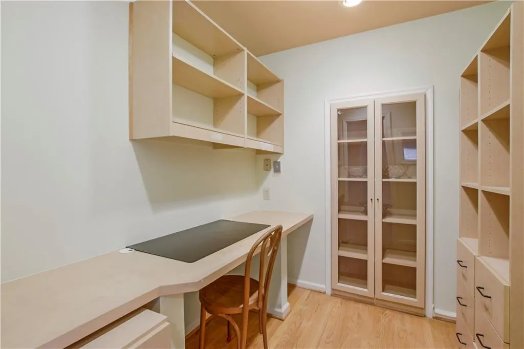 225 Ledgemont Court, Sandy Springs, Georgia 30342, 5 Bedrooms Bedrooms, ,4 BathroomsBathrooms,Residential,Sold,225 Ledgemont Court,6778220