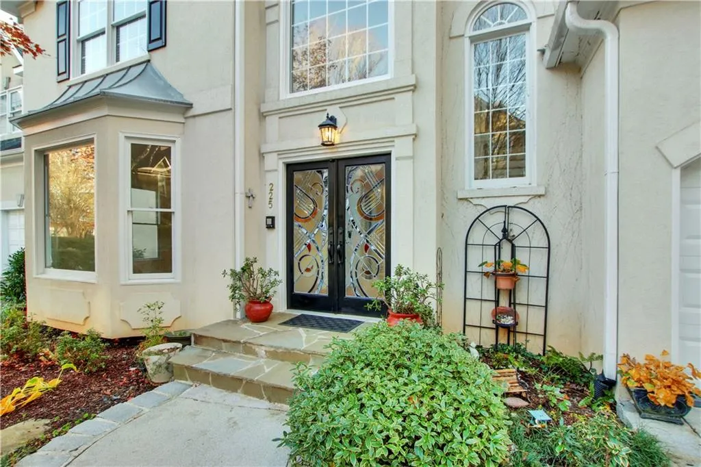 225 Ledgemont Court, Sandy Springs, Georgia 30342, 5 Bedrooms Bedrooms, ,4 BathroomsBathrooms,Residential,Sold,225 Ledgemont Court,6778220