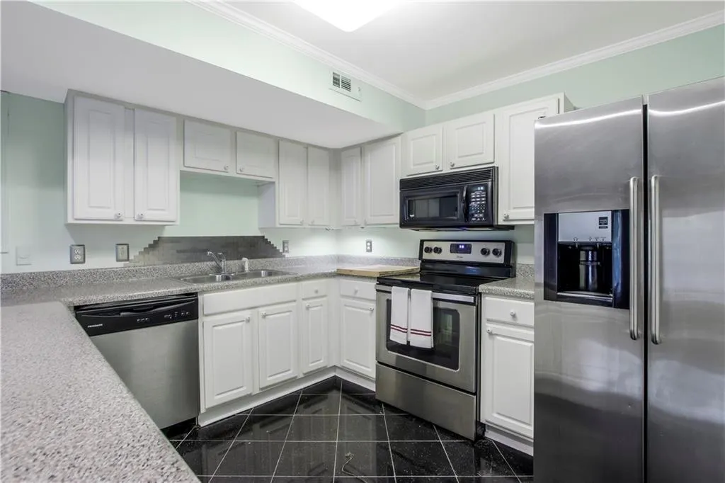 225 Ledgemont Court, Sandy Springs, Georgia 30342, 5 Bedrooms Bedrooms, ,4 BathroomsBathrooms,Residential,Sold,225 Ledgemont Court,6778220