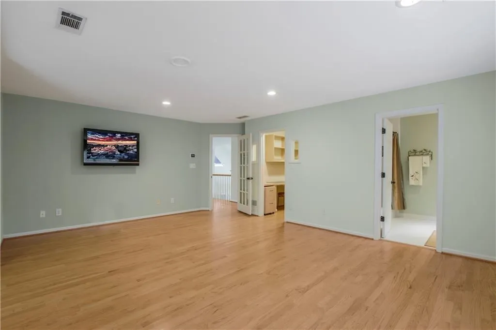 225 Ledgemont Court, Sandy Springs, Georgia 30342, 5 Bedrooms Bedrooms, ,4 BathroomsBathrooms,Residential,Sold,225 Ledgemont Court,6778220