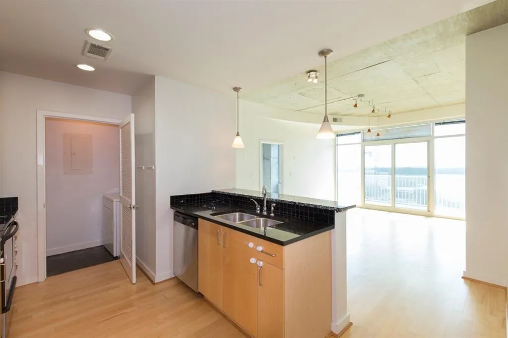 250 Pharr Road Ne Unit 1009, Atlanta, Georgia 30305, 2 Bedrooms Bedrooms, ,2 BathroomsBathrooms,Residential,Sold,250 Pharr Road Ne Unit 1009,5866731