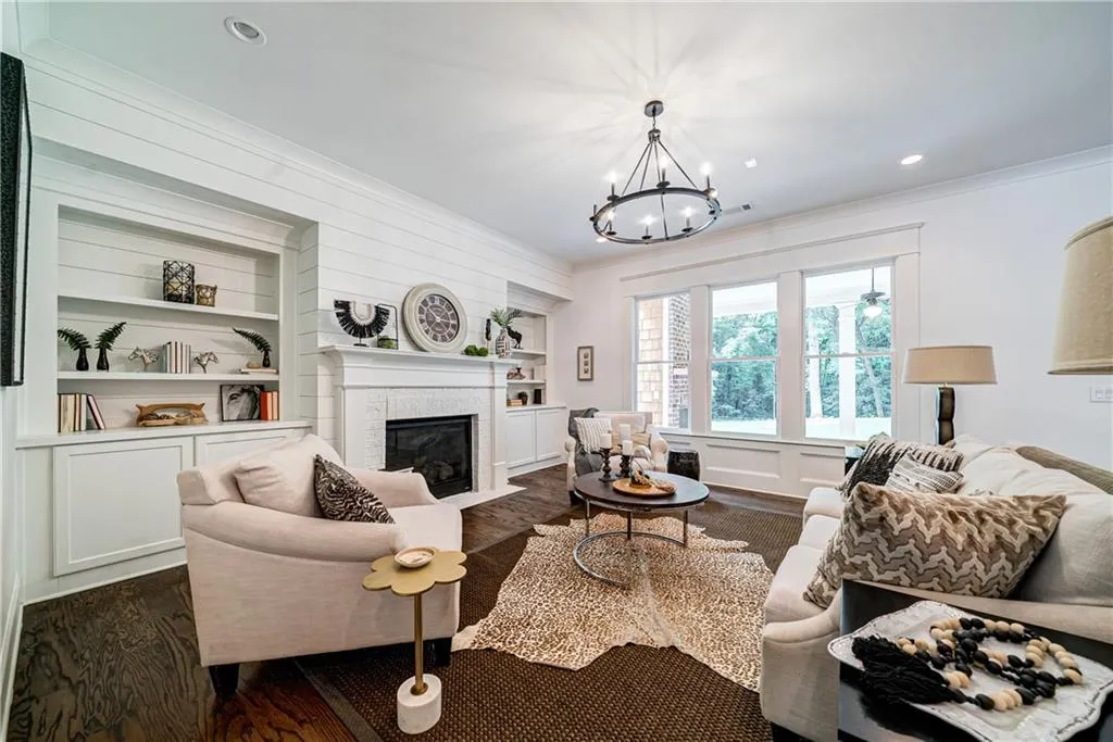 281 Green Hill Road, Sandy Springs, Georgia 30342, 4 Bedrooms Bedrooms, ,3 BathroomsBathrooms,Residential,Sold,281 Green Hill Road,6747189
