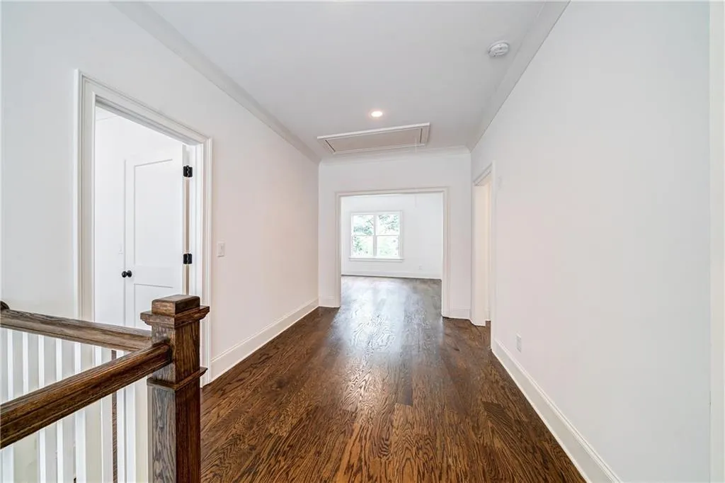 281 Green Hill Road, Sandy Springs, Georgia 30342, 4 Bedrooms Bedrooms, ,3 BathroomsBathrooms,Residential,Sold,281 Green Hill Road,6747189