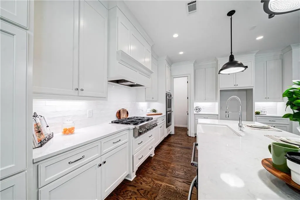 281 Green Hill Road, Sandy Springs, Georgia 30342, 4 Bedrooms Bedrooms, ,3 BathroomsBathrooms,Residential,Sold,281 Green Hill Road,6747189