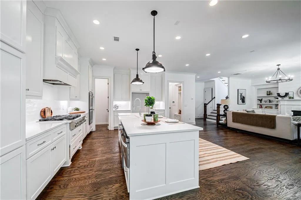 281 Green Hill Road, Sandy Springs, Georgia 30342, 4 Bedrooms Bedrooms, ,3 BathroomsBathrooms,Residential,Sold,281 Green Hill Road,6747189