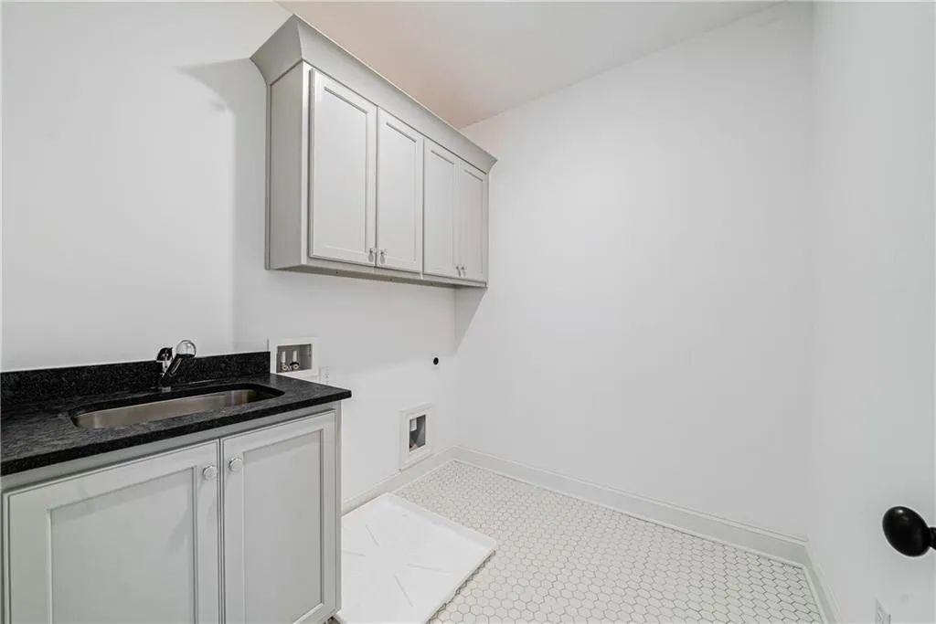 281 Green Hill Road, Sandy Springs, Georgia 30342, 4 Bedrooms Bedrooms, ,3 BathroomsBathrooms,Residential,Sold,281 Green Hill Road,6747189