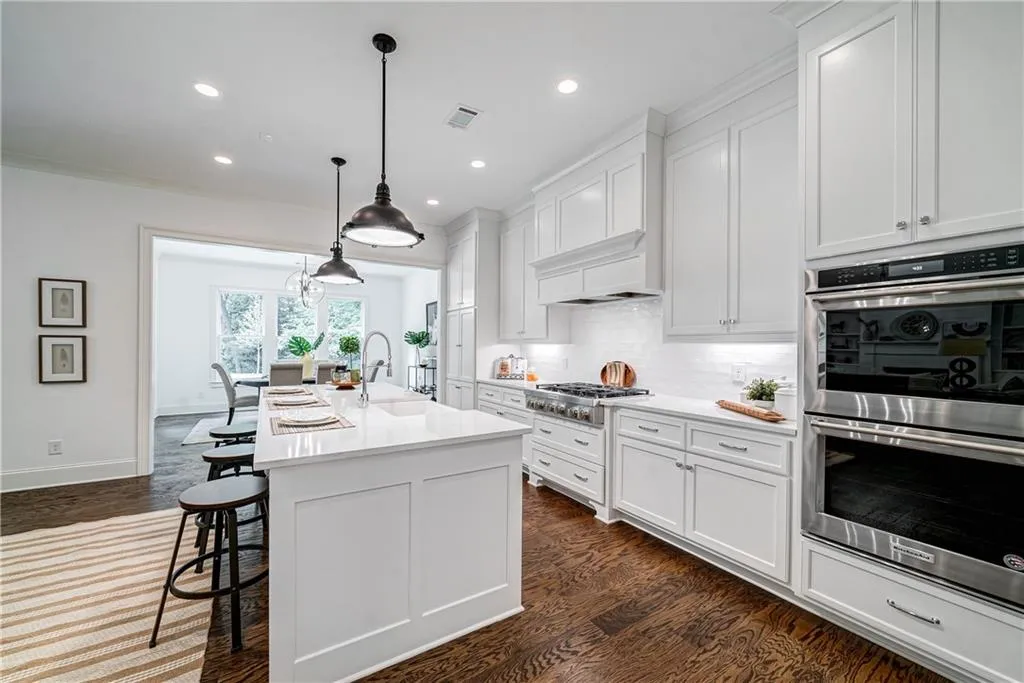 281 Green Hill Road, Sandy Springs, Georgia 30342, 4 Bedrooms Bedrooms, ,3 BathroomsBathrooms,Residential,Sold,281 Green Hill Road,6747189