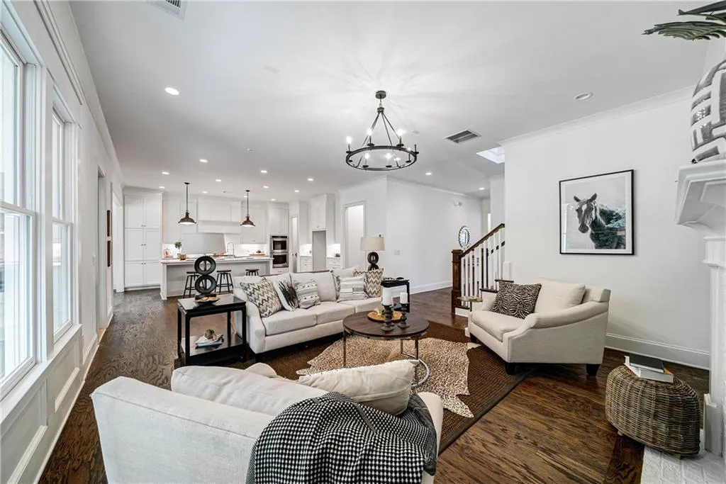 281 Green Hill Road, Sandy Springs, Georgia 30342, 4 Bedrooms Bedrooms, ,3 BathroomsBathrooms,Residential,Sold,281 Green Hill Road,6747189