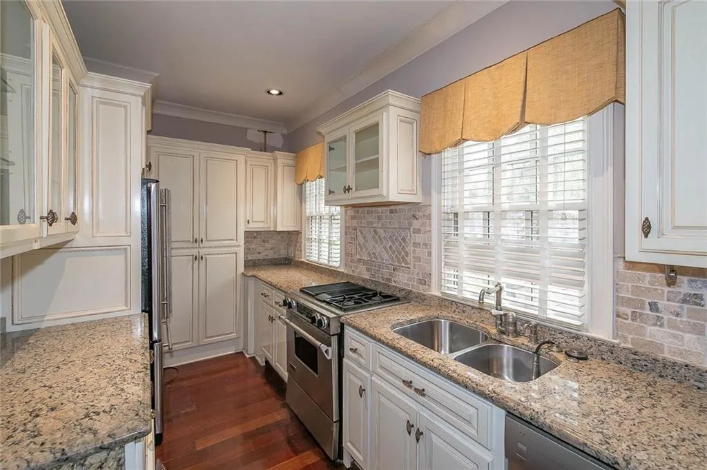 421 Oakmont Place, Sandy Springs, Georgia 30327, 6 Bedrooms Bedrooms, ,7 BathroomsBathrooms,Residential,Sold,421 Oakmont Place,7178917