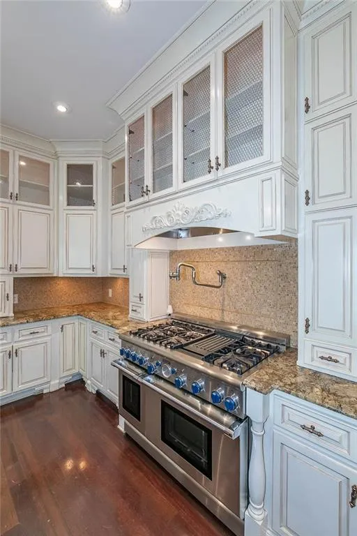 421 Oakmont Place, Sandy Springs, Georgia 30327, 6 Bedrooms Bedrooms, ,7 BathroomsBathrooms,Residential,Sold,421 Oakmont Place,7178917