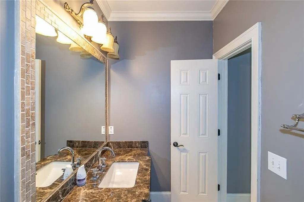 421 Oakmont Place, Sandy Springs, Georgia 30327, 6 Bedrooms Bedrooms, ,7 BathroomsBathrooms,Residential,Sold,421 Oakmont Place,7178917