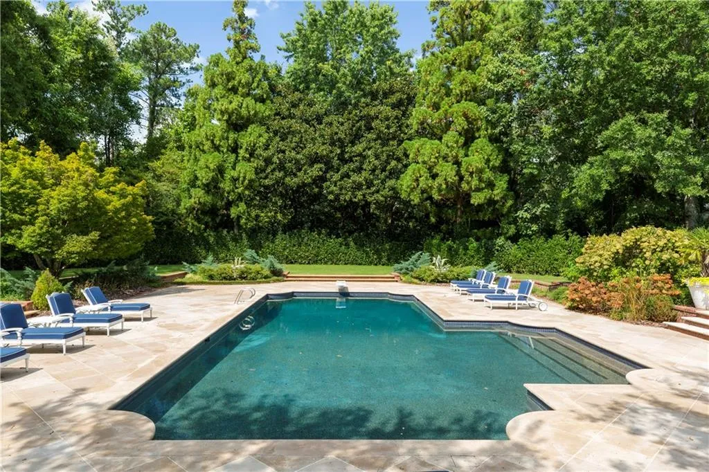 855 Davis Drive, Atlanta, Georgia 30327, 9 Bedrooms Bedrooms, ,9 BathroomsBathrooms,Residential,Sold,855 Davis Drive,7221421